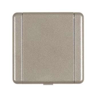 Prise contemporaine en métal 8.9 X 8.9 cm grise métal|VCI AJ Group-VCIV569GM