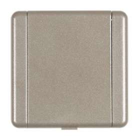 Prise contemporaine en métal 8.9 X 8.9 cm grise métal|VCI AJ Group-VCIV569GM