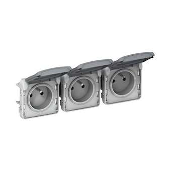 Triple prise avec terre précâblée + volet IP55 Plexo - horizontal - Gris|Legrand-LEG069936