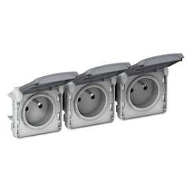 Triple prise avec terre précâblée + volet IP55 Plexo - horizontal - Gris|Legrand-LEG069936