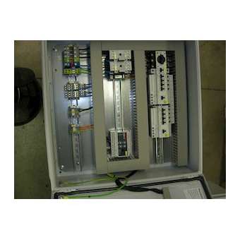 Armoire de commande pour les applications de dégivrage de toit et de chéneaux|nVent RAYCHEM-RAY458484000