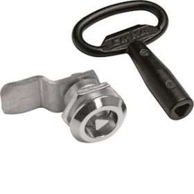Fermeture triangle de 7mm pour porte NewVegaD IP4x|Hager-HAGFD00S2