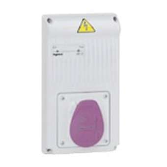 Prise TBT P17 IP44 pour embase hauteur 220 à 441mm - 160VA|Legrand-LEG058926