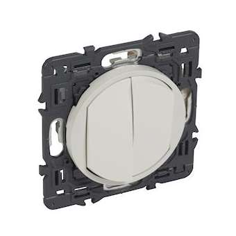 Double interrupteur ou va-et-vient Céliane 10AX avec enjoliveur blanc et support|Legrand-LEG067702