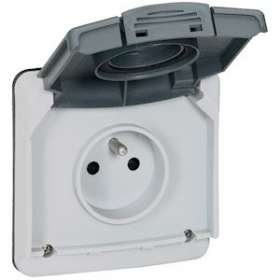 Prise de courant étanche 2P+T avec volet Plexo IP66 composable 16A 250V~ - gris|Legrand-LEG090486