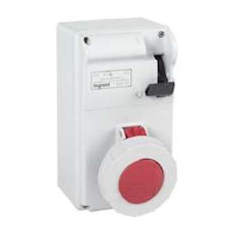 Coffret P17 IP55 avec interrupteur et 1x3P+N+T 32A - 380V~ à 415V~ - 50Hz à 60Hz|Legrand-LEG056634